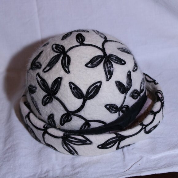 Vintage 50s Wool Hat Black & White Floral 21" - Picture 4 of 8